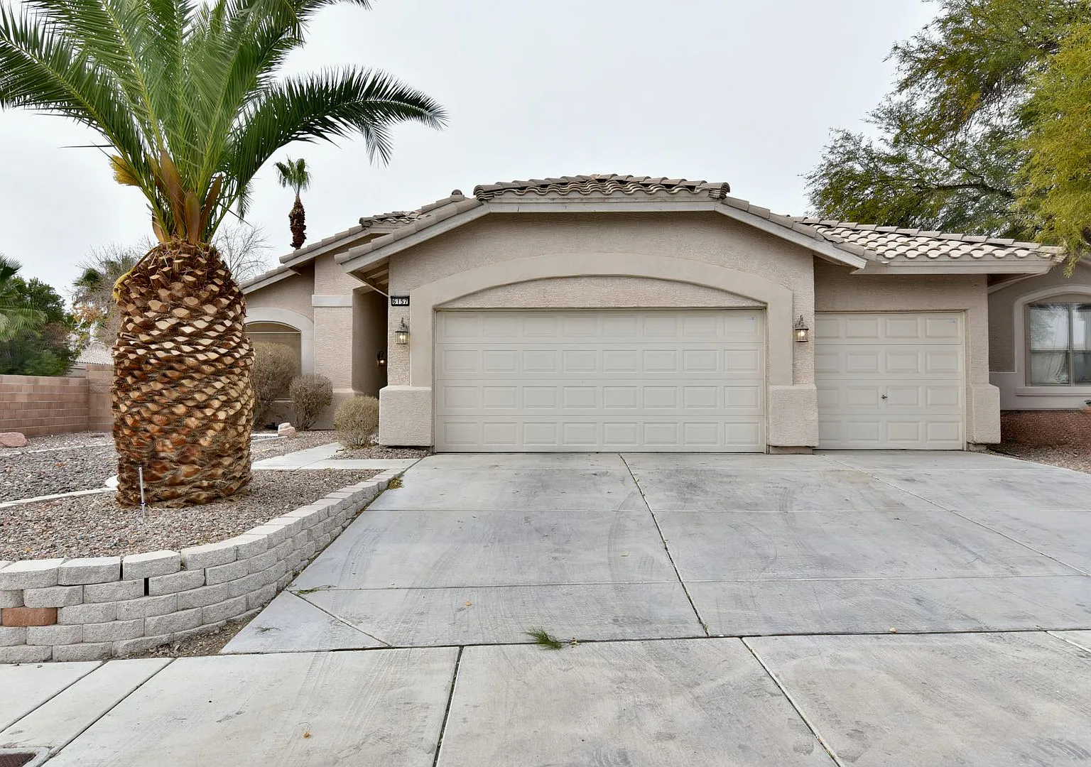 1 Story with POOL — Photo 2