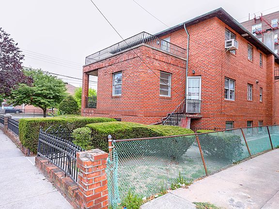 5th image of 2454 Benson Ave