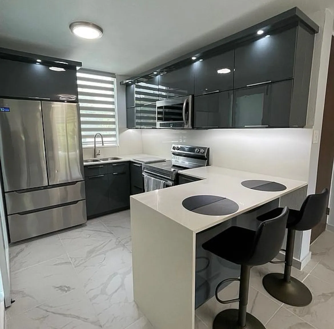 3 bed, 1400 sqft, $2,000 — Photo 1