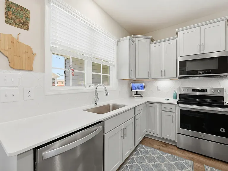 976 Gateway Commons Cir — Photo 41