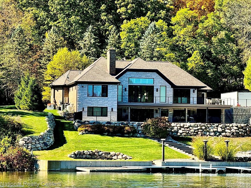 1st image of 7050 Lake Shannon Ct