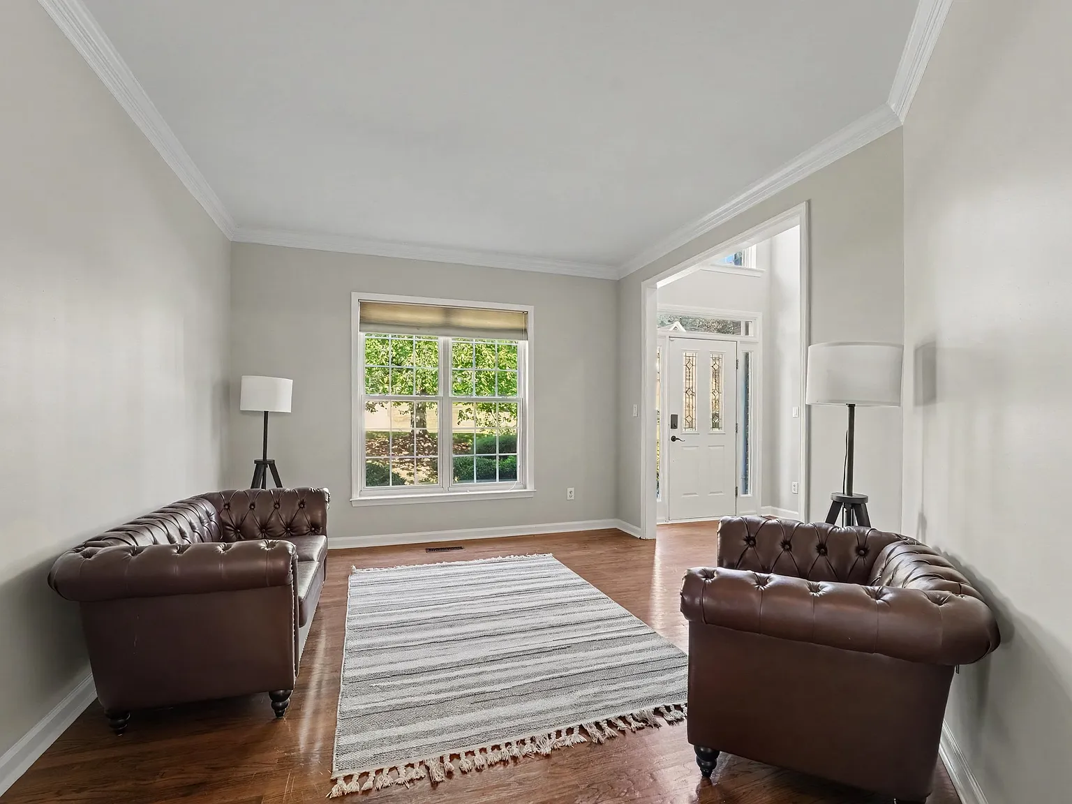 4 bed, 2.5 bath, 3377 sqft, $3,800 — Photo 4
