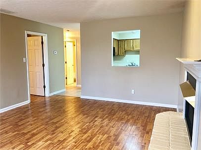 4th image of 3829 Brentwood Dr APT 4