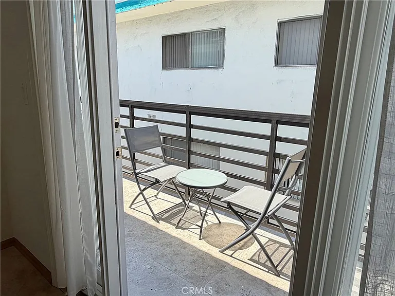 425 S Catalina Ave #4 — Photo 7