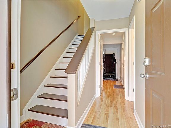 3rd image of 901 Eastfield Ln