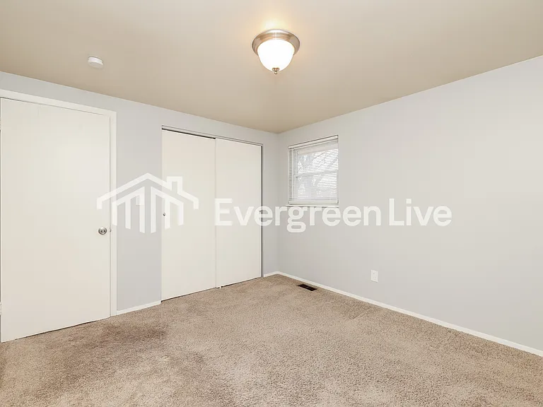211 Silverstone Dr — Photo 13