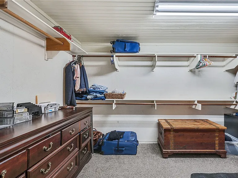 1030 Walton Dr — Photo 15