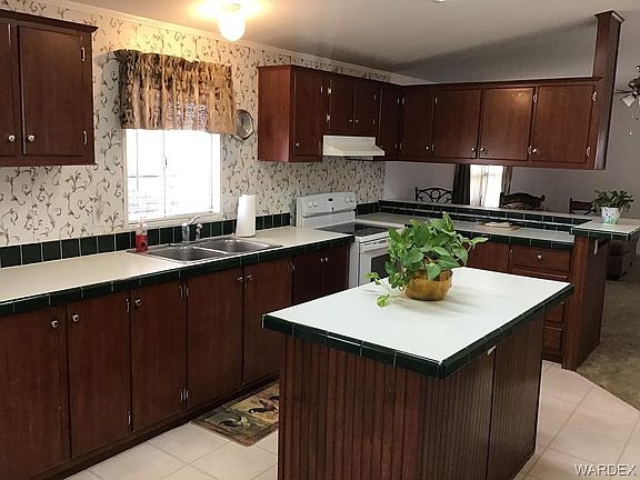 5th image of 835 Los Flores St