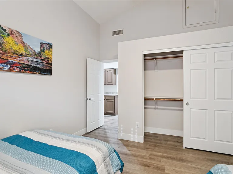 4637 E Fernwood Ct — Photo 8