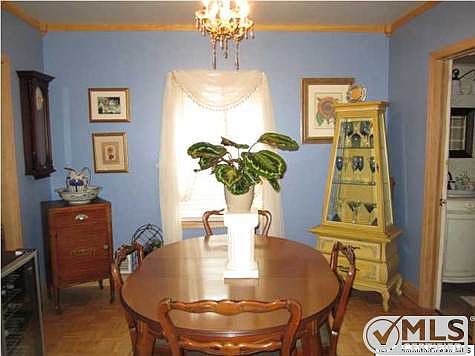 Formal dining Room w/wood laminate floors