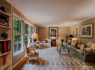 6 Burlington Ln, East Brunswick, NJ 08816