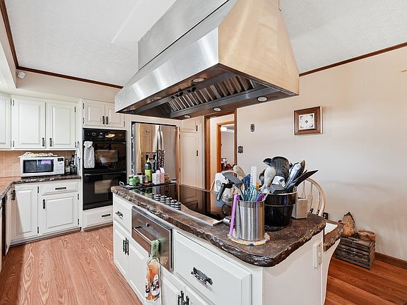 4th image of 70 Pineview Dr