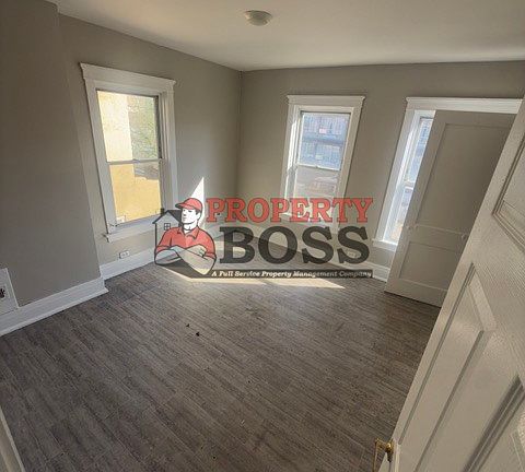 3rd image of 614 Polk St