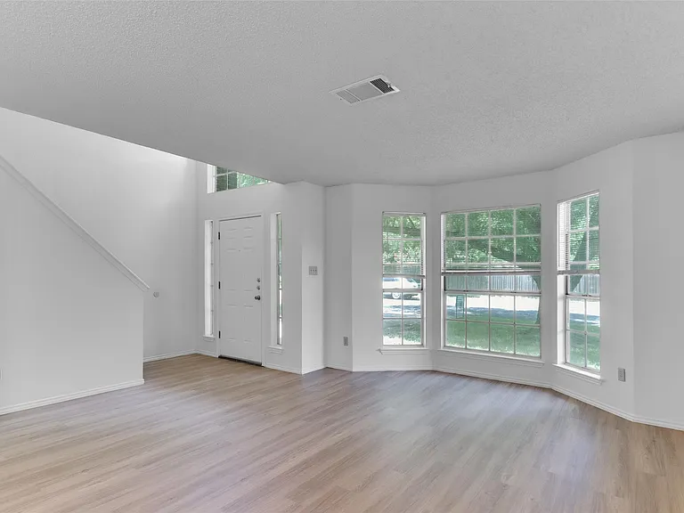 8313 Columbia Falls Dr — Photo 4