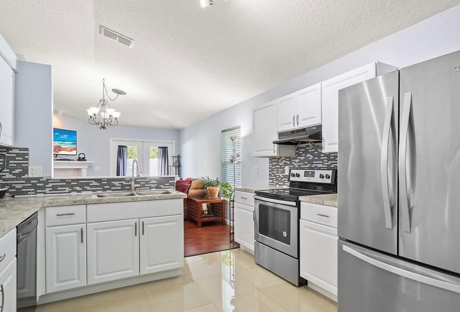 4 bed, 1750 sqft, $2,500 — Photo 4