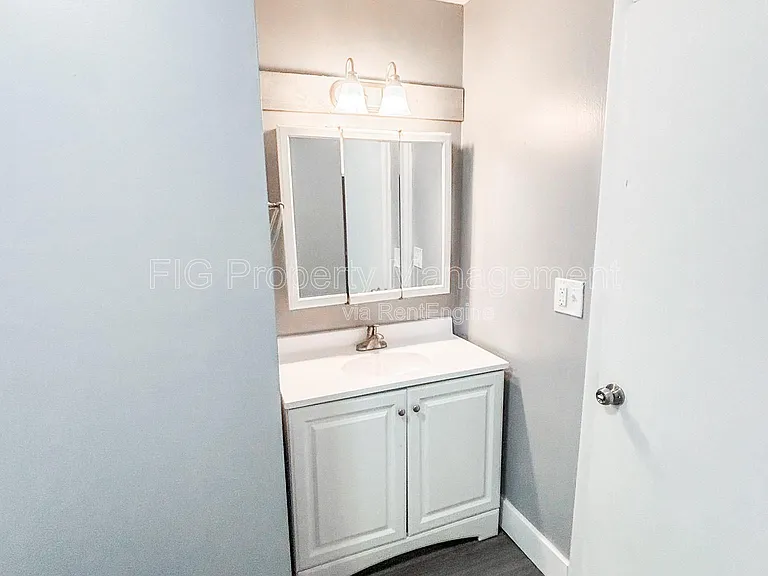 1433 Stratford Rd #1 — Photo 10