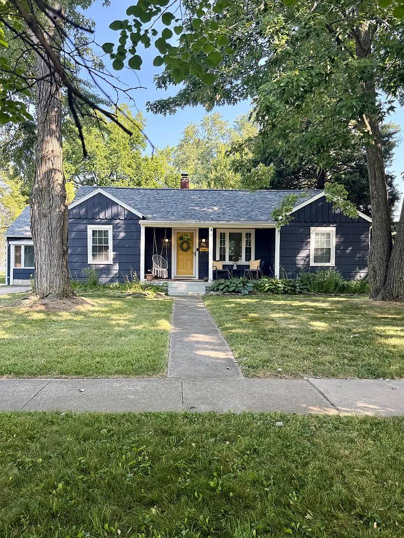 3 bed, 2.0 bath, 1222 sqft, $2,600 — Photo 1