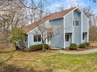 40 Blossom Rd, Hampton, NJ 08827