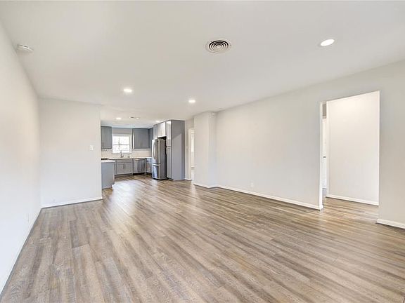 4th image of 6026 Clarewood Dr