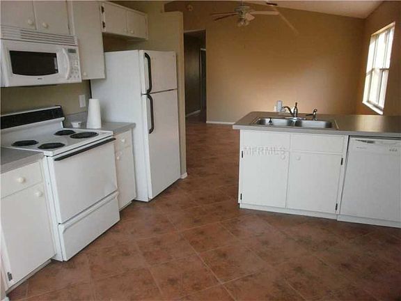 4th image of 2421 Radnor Ave
