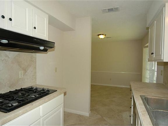 4th image of 15707 Blackhawk Blvd
