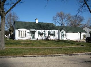 126 Edgewood Dr, Streamwood, IL