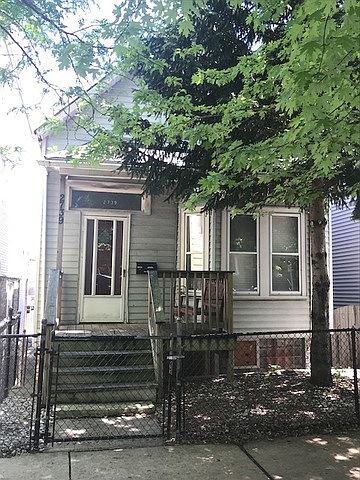 2nd image of 2739 N Artesian Ave