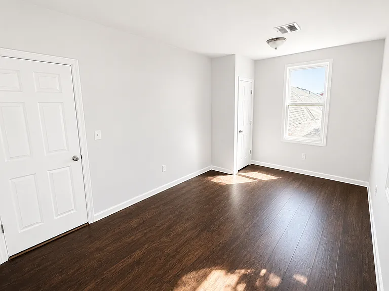 37 Seymour Ave — Photo 10