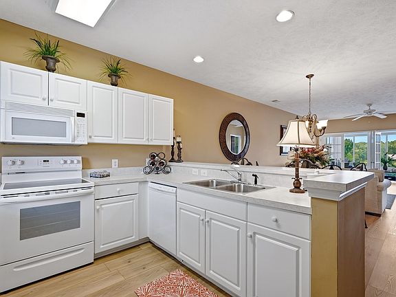 4th image of 901 West Port Dr. #1210