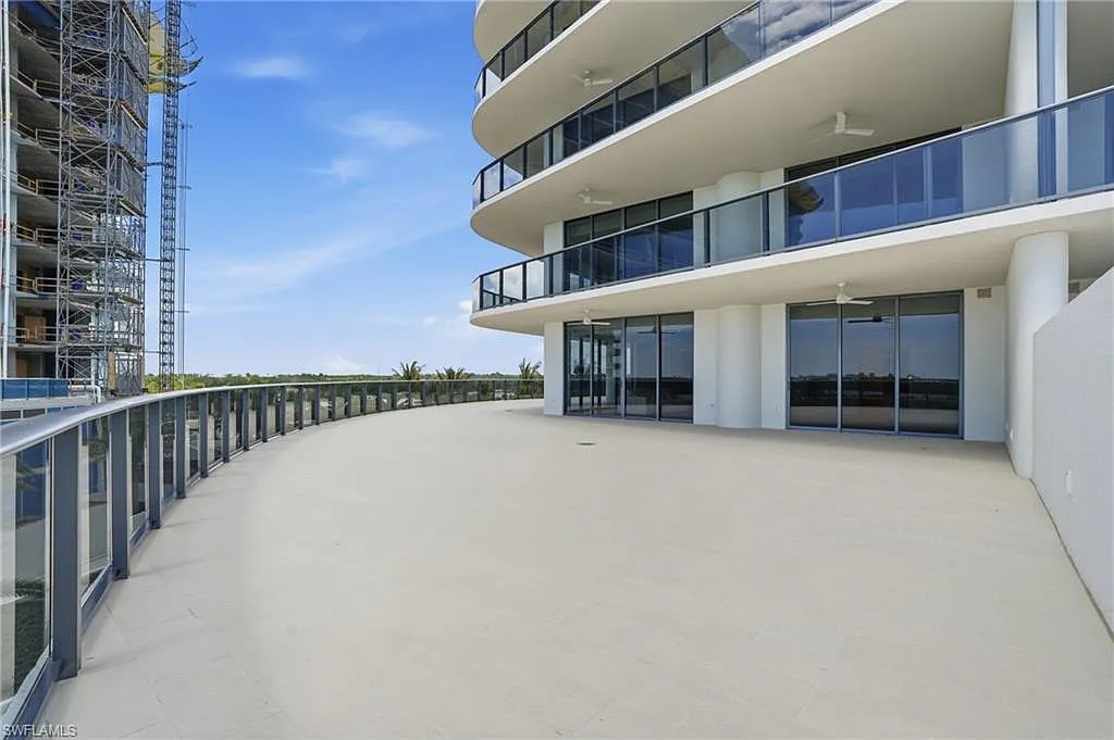 4 bed, 4.5 bath, 3885 sqft, $34,000 — Photo 3