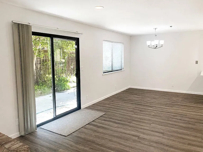 1002 Roble Ave — Photo 3