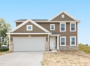 696 Sun Stone Dr SW, Byron Center, MI 49315