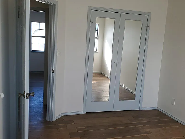 2704 Melanie Dr — Photo 10