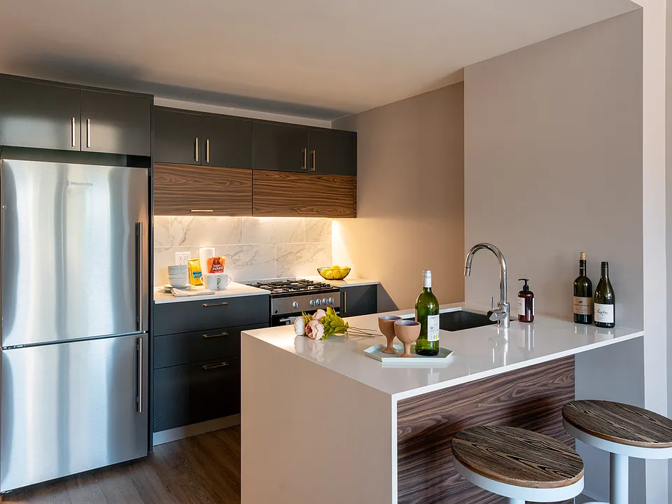 222 Johnson Ave #4H