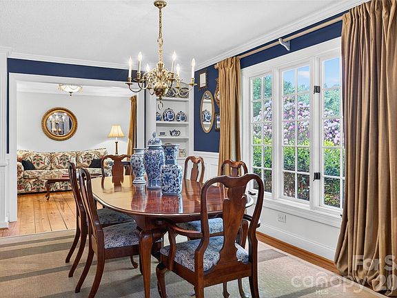 5th image of 537 Saint Cloud Dr