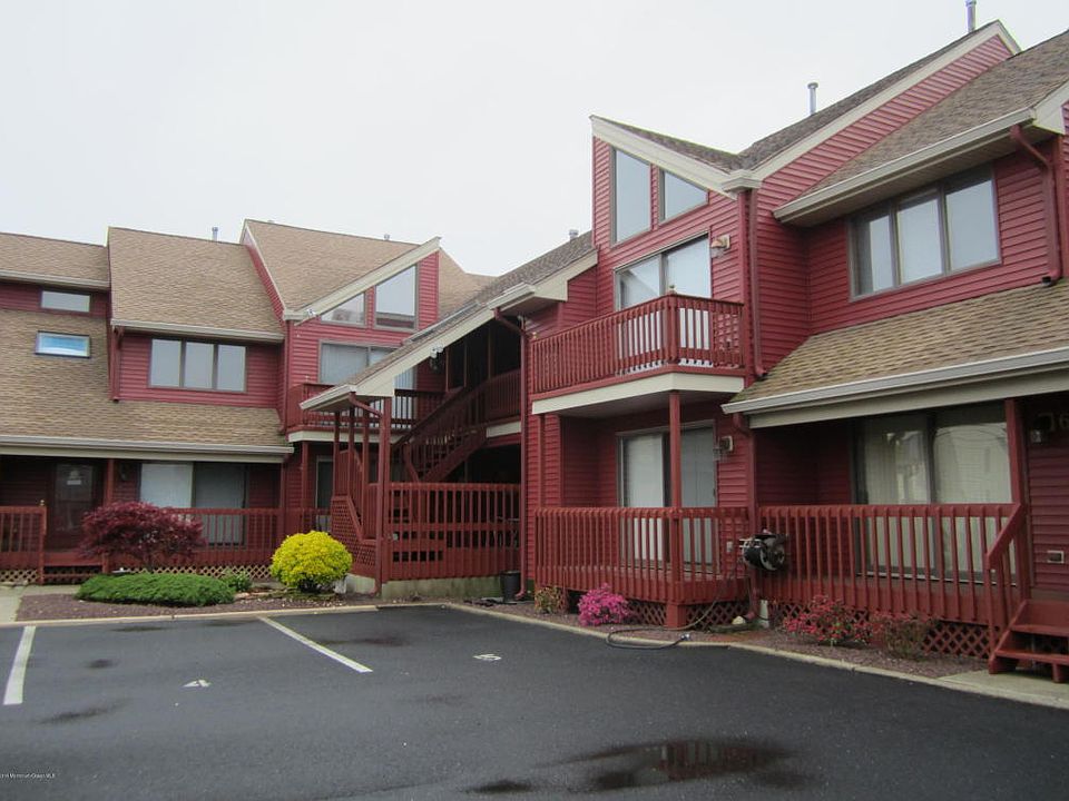 1st image of 129 Fremont Ave #6