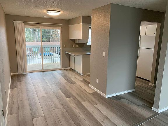 Laminate flooring throughout