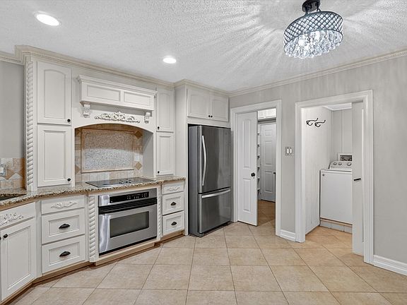 2nd image of 272 Lodge Rd