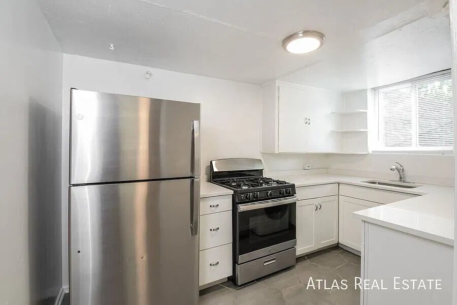 Save $1295! Rent Includes Includes Gas, Water, Sewer, Wifi, And Trash. Waived Application Fees Wi... — Photo 1