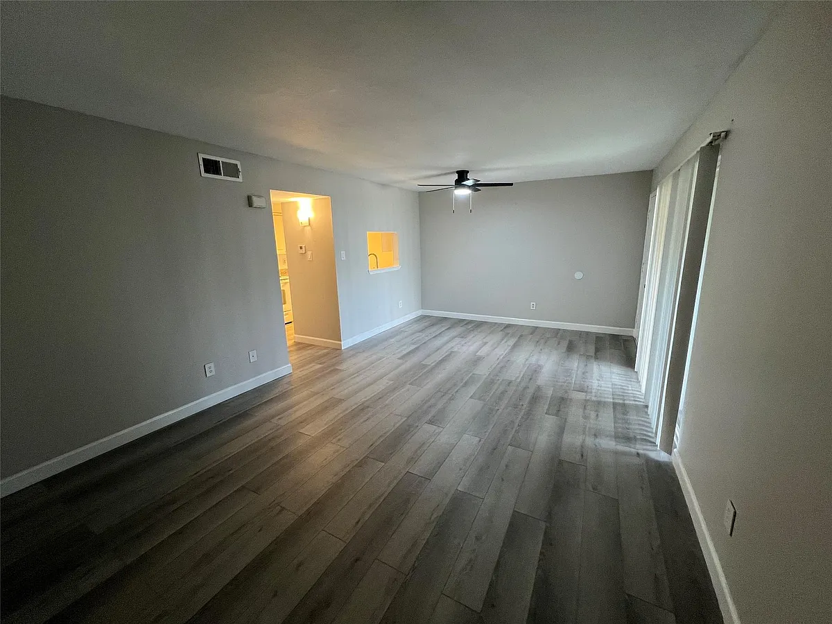 Building Photo - 12633 Memorial Dr #24