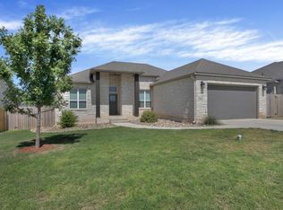 745 Darlington Dr, Fredericksburg, TX 78624