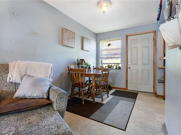 2nd image of 1452 Front St #1458