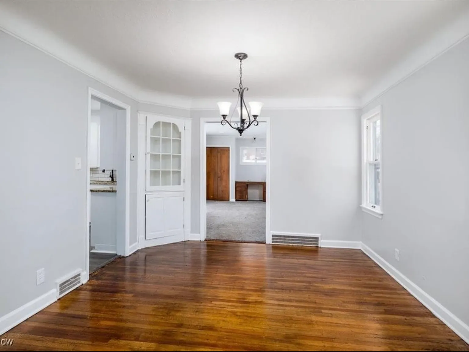 4 bed, 1979 sqft, $2,490 — Photo 4