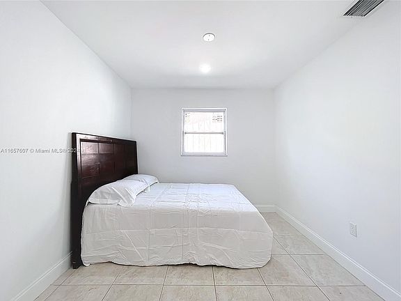 2nd image of 8218 Southampton Dr