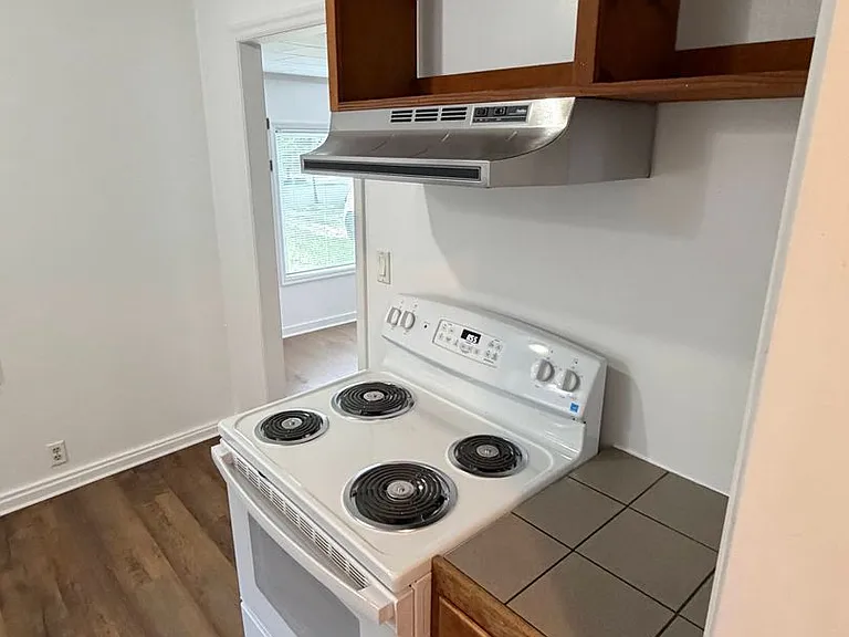 50 E 31st Ave — Photo 16