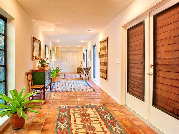 5th image of 927 Strangler Fig Ln
