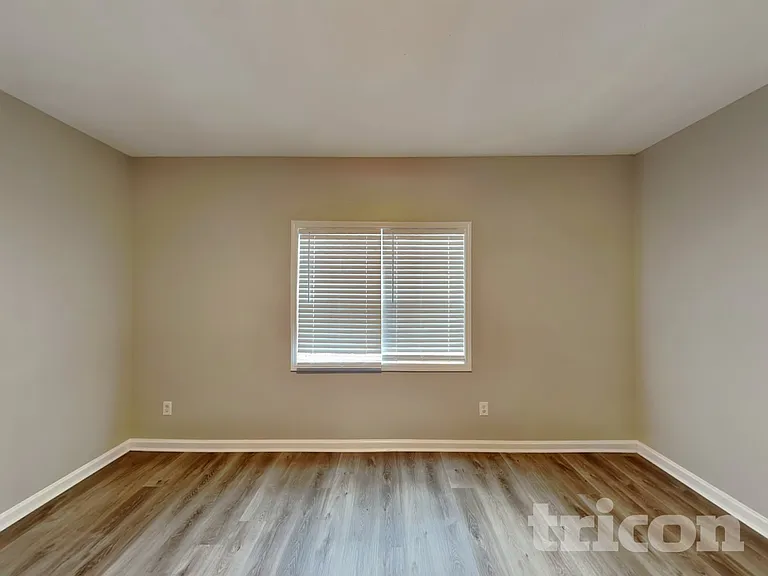 676 Eagles Nest Cir — Photo 17