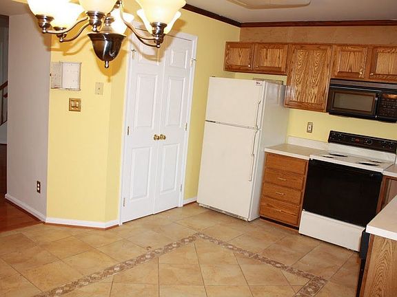 4th image of 1764 Tiger Lily Cir