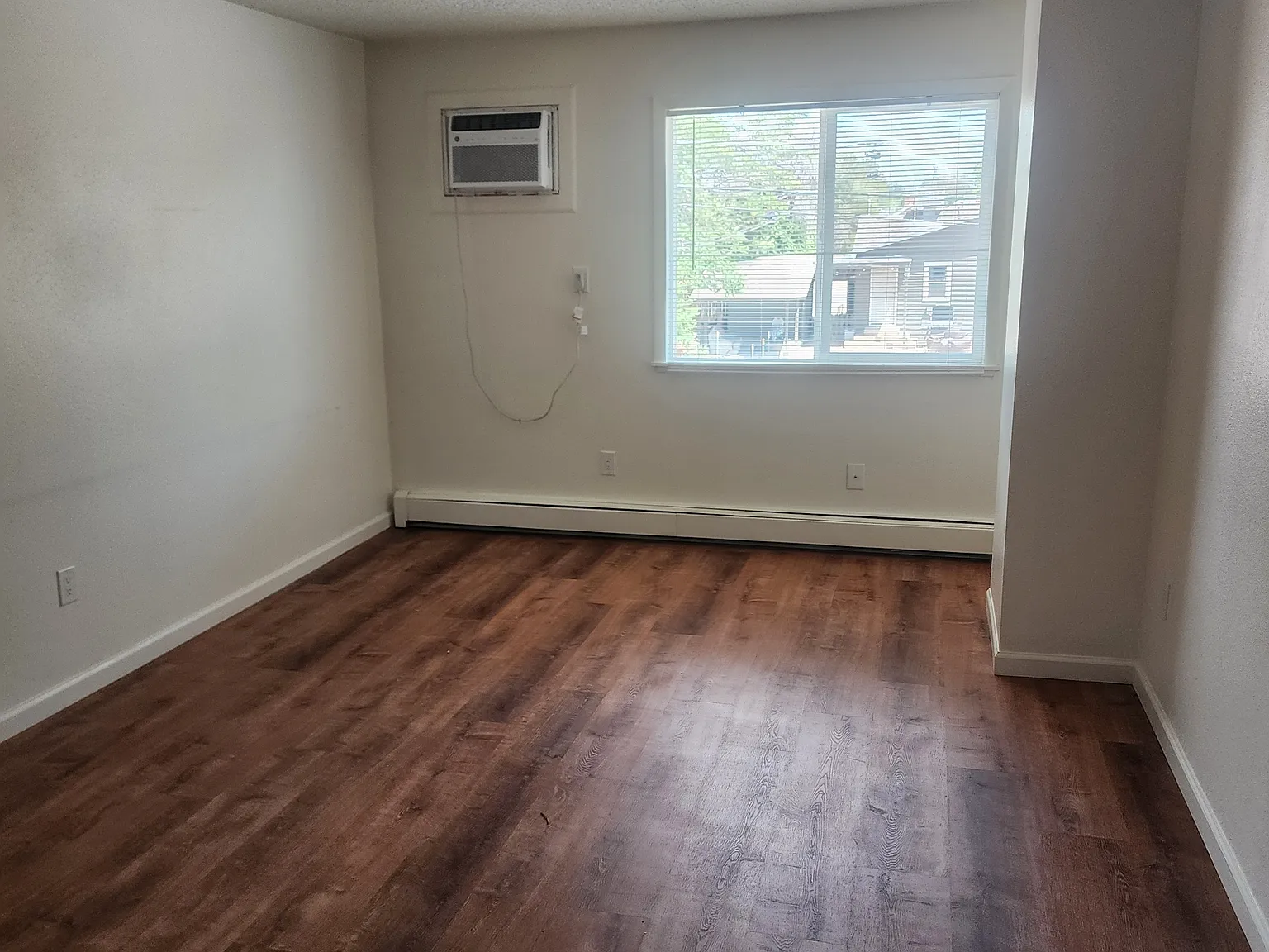 1402 Glenwood Ave — Photo 4