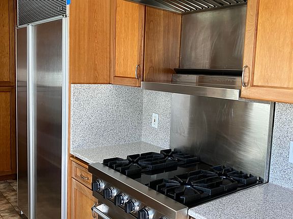 3rd image of 620 Stewart St #B